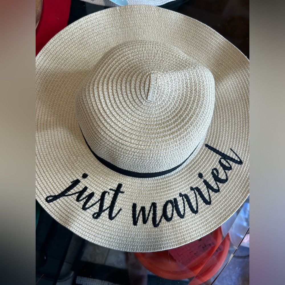 Embroidered “just married” rattan hat all size